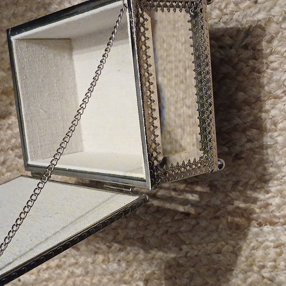 Kensie Home Mirrored Glass Jewelry Box with Glittery Sassy Top SPARKLE - Picture 7 of 11